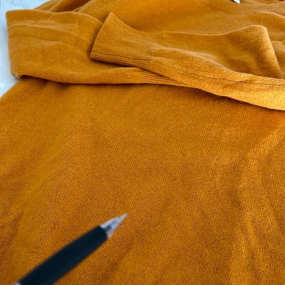 Soft 100% Cashmere by Joie - Picture 9 of 10